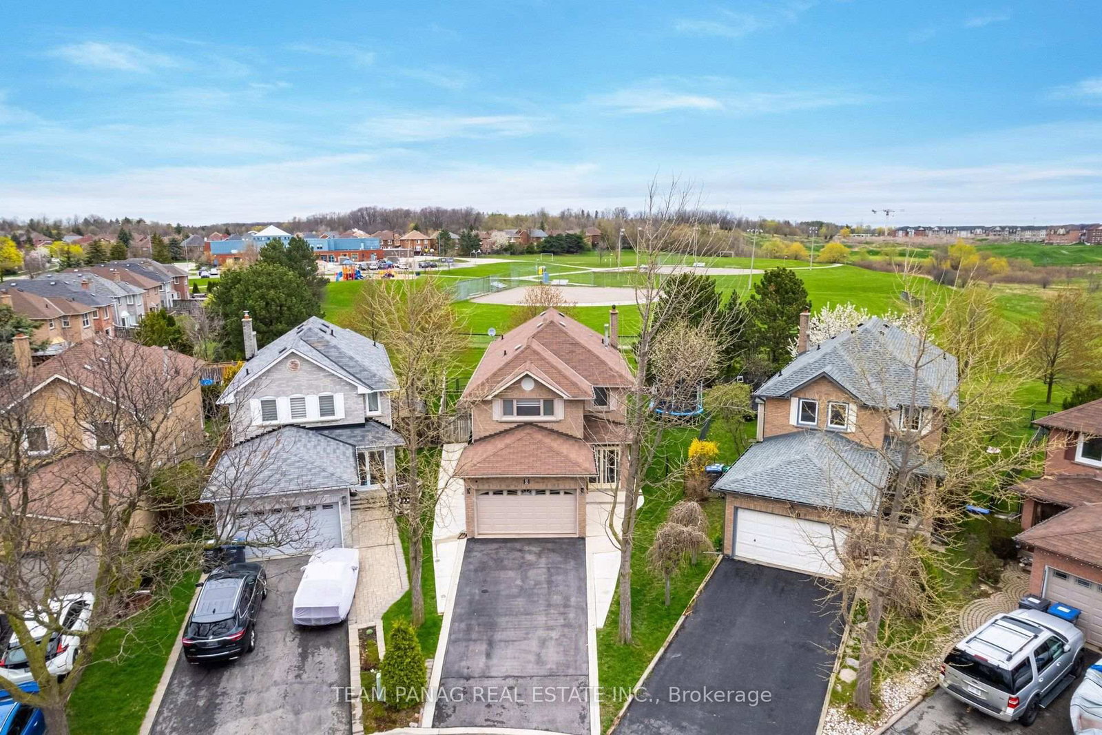 8 Drayglass Court • Brampton, ON photo 1