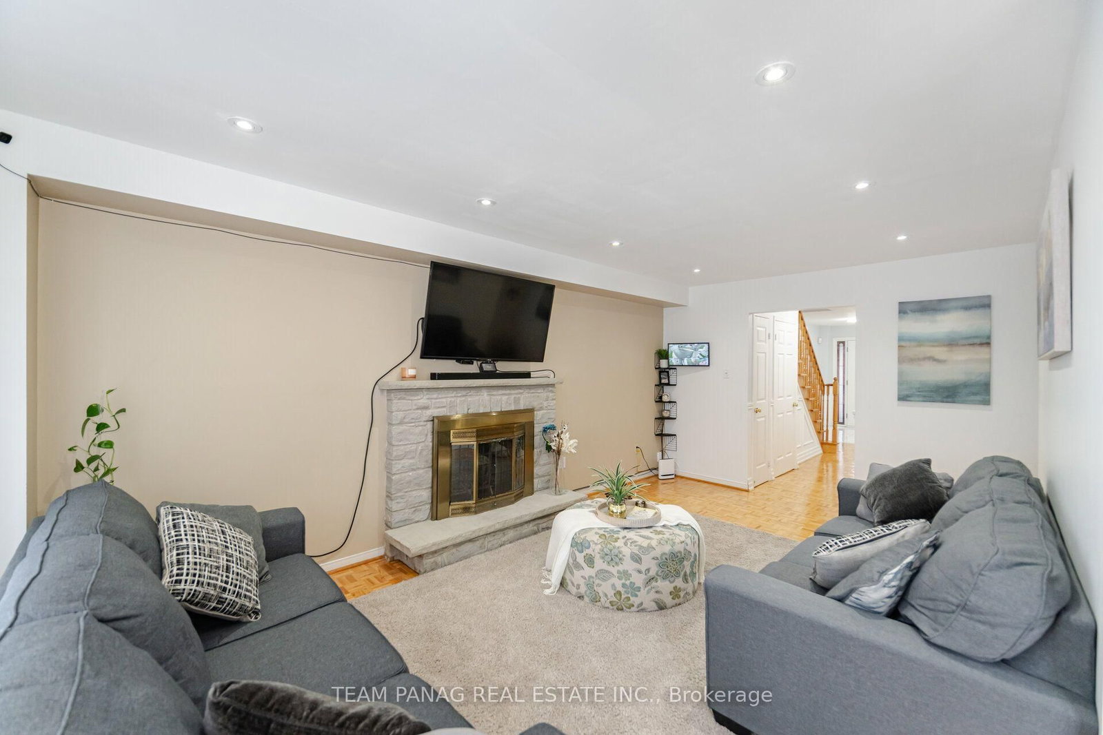 8 Drayglass Court • Brampton, ON photo 16