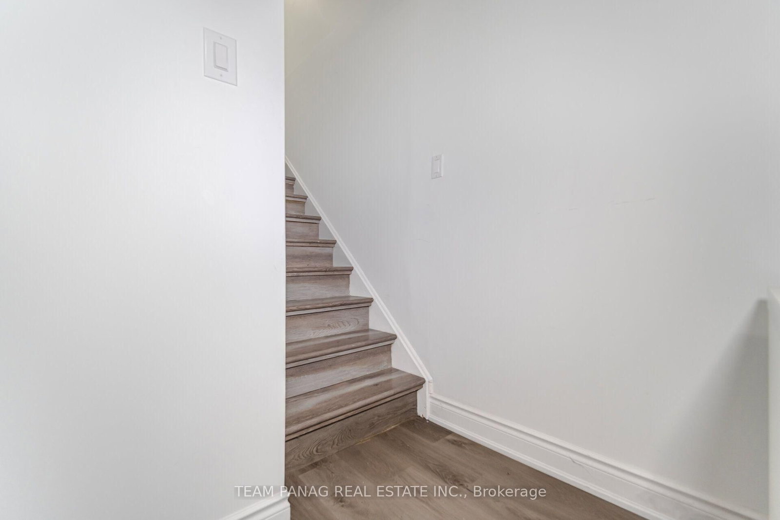 8 Drayglass Court • Brampton, ON photo 32