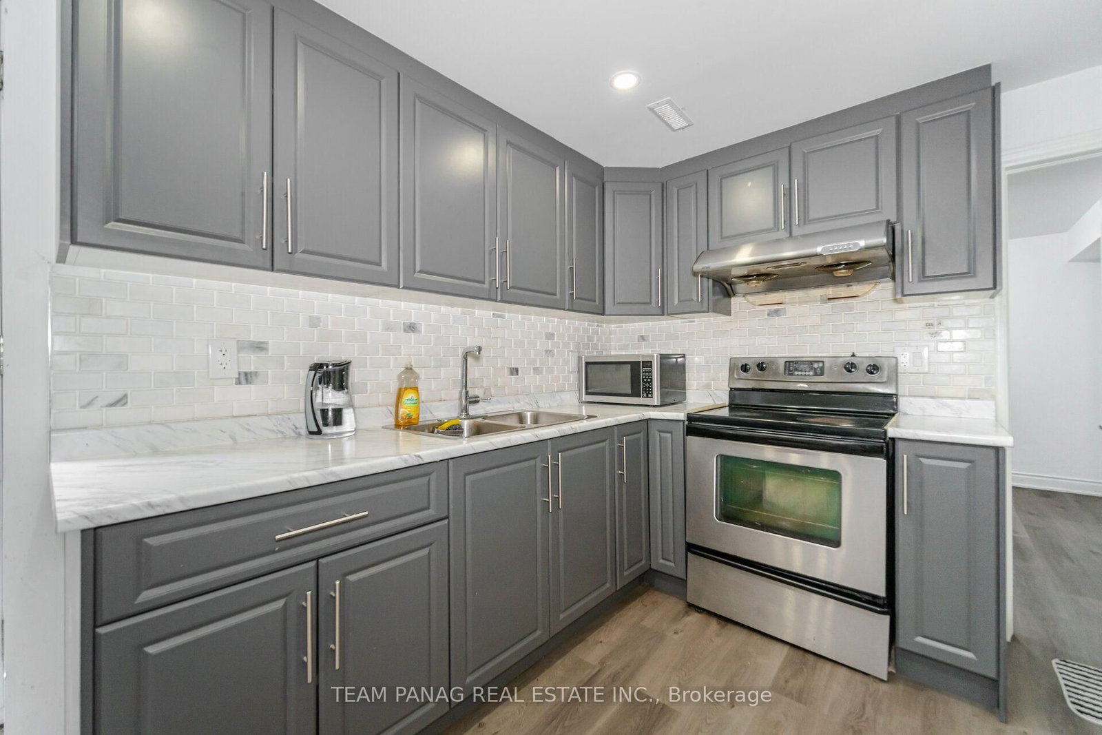 8 Drayglass Court • Brampton, ON photo 39