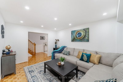 8 Drayglass Court • Brampton, ON photo 6