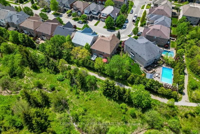 2371 Calloway Drive • Oakville, ON photo 3