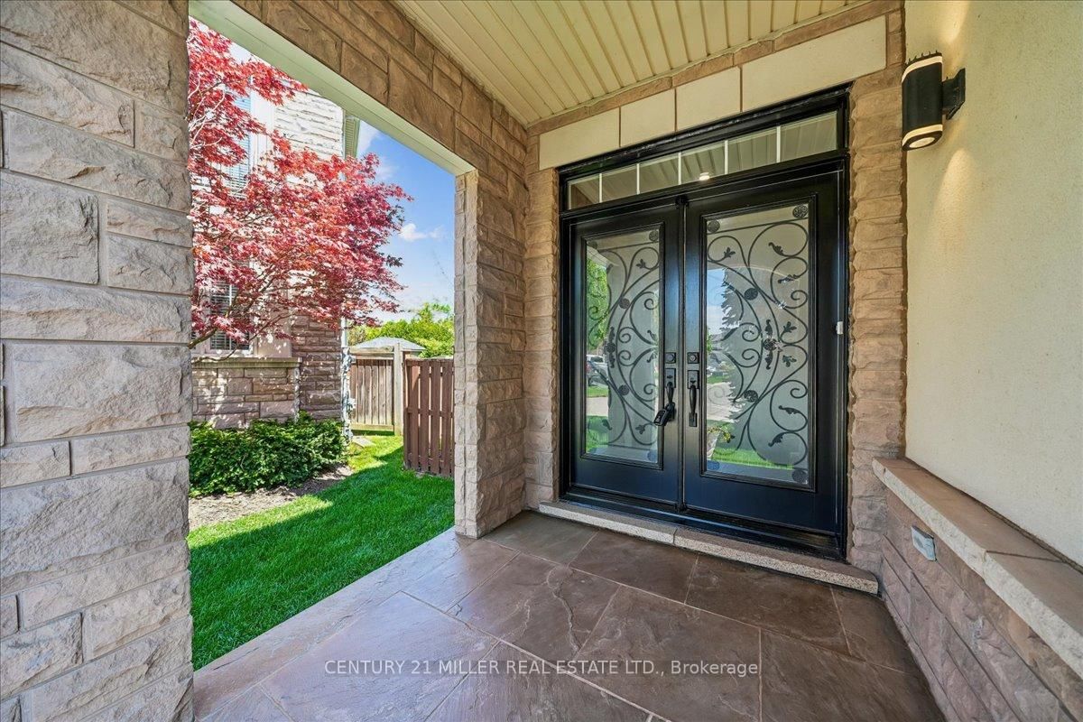 2371 Calloway Drive • Oakville, ON photo 4
