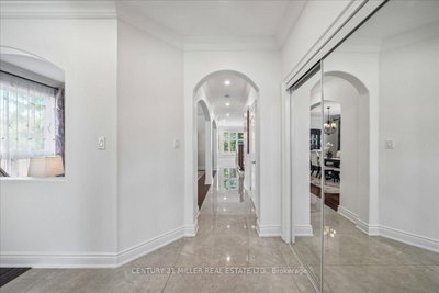 2371 Calloway Drive • Oakville, ON photo 9