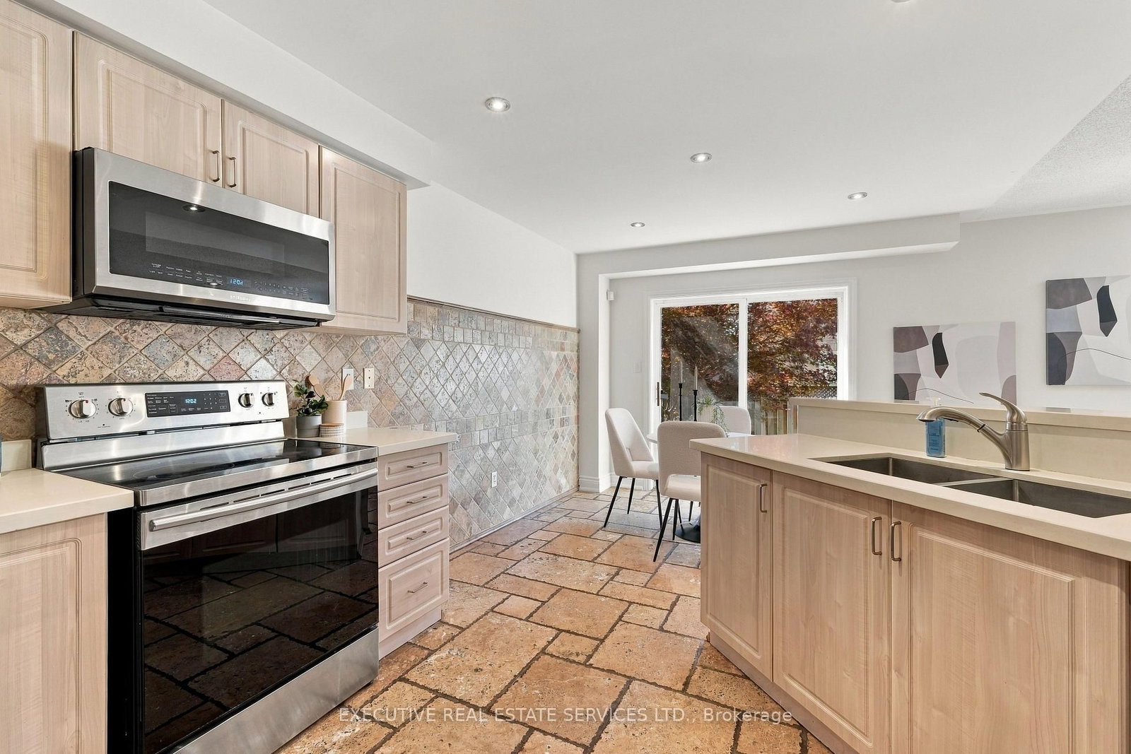 184 Queen Mary Drive • Brampton, ON photo 11