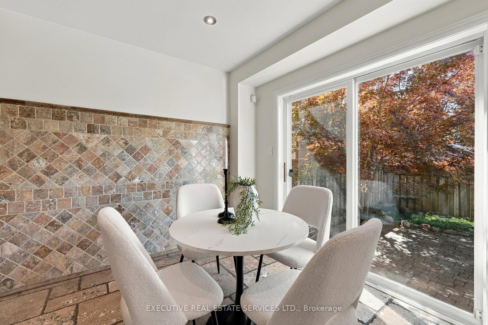 184 Queen Mary Drive • Brampton, ON photo 6