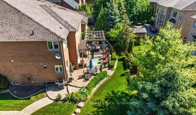 3338 Fox Run Circle • Oakville, ON photo 3