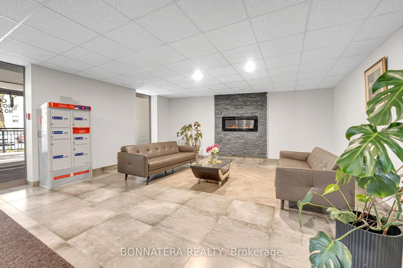 905 - 3065 Queen Frederica Drive