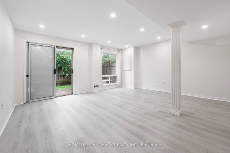 2945 Thomas Mississauga,ON L5M 6C1 — Photo 12