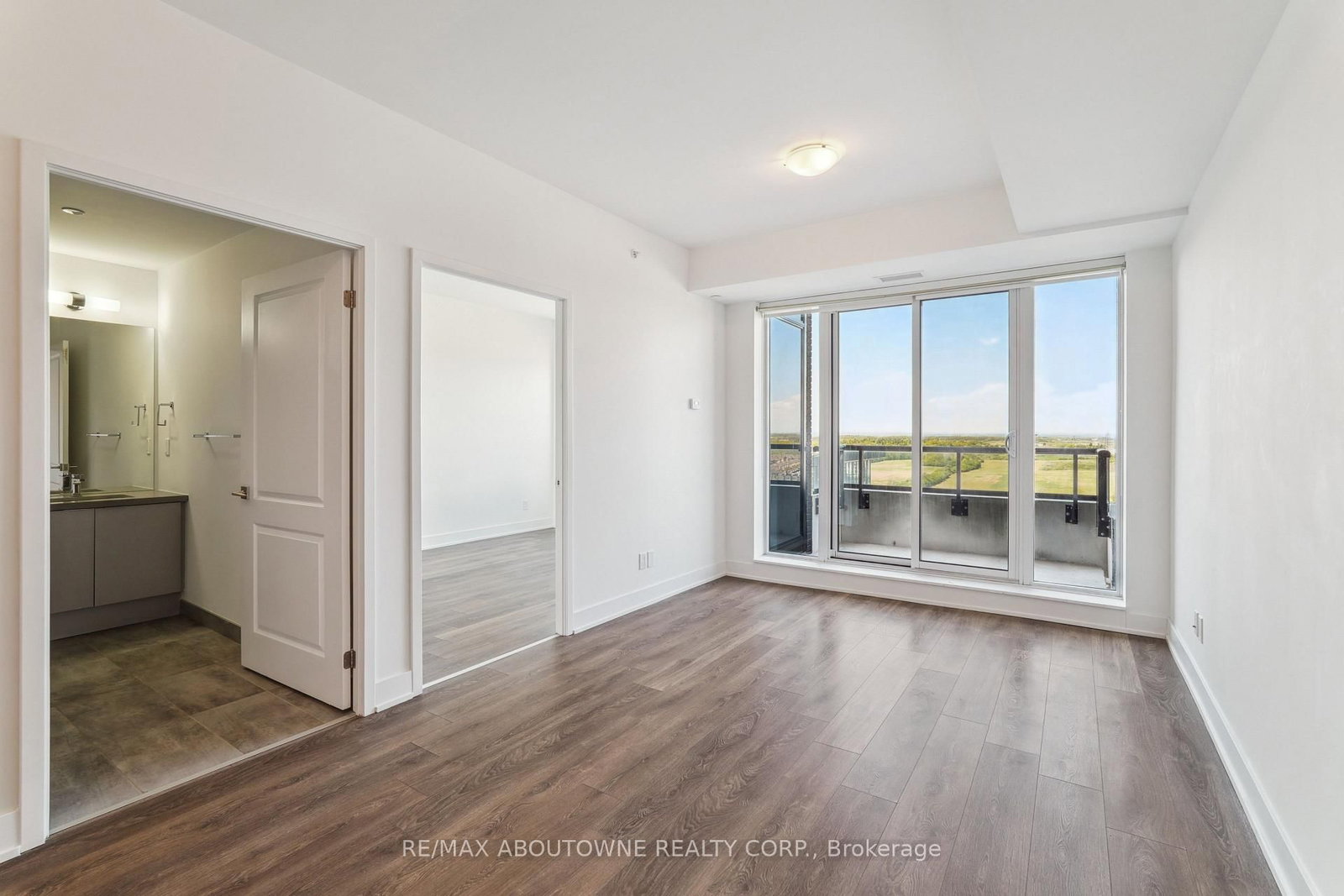 297 Oak Walk Oakville,ON L6H 3R6 — Photo 11