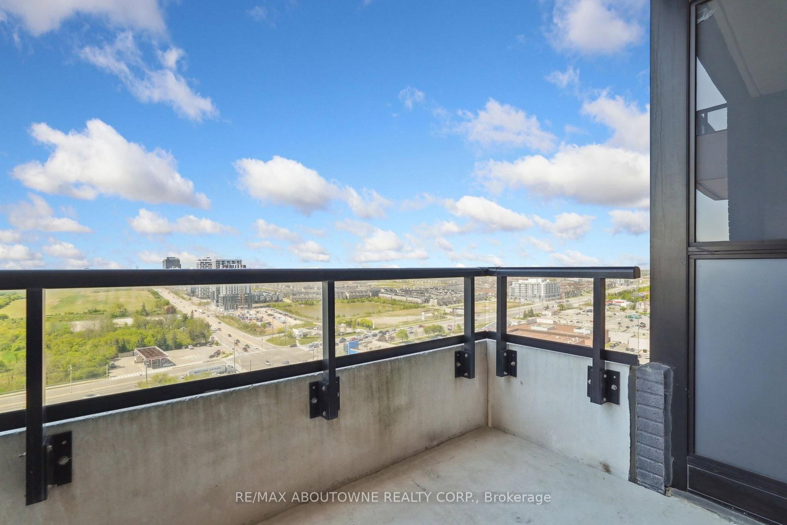 297 Oak Walk Oakville,ON L6H 3R6 — Photo 14