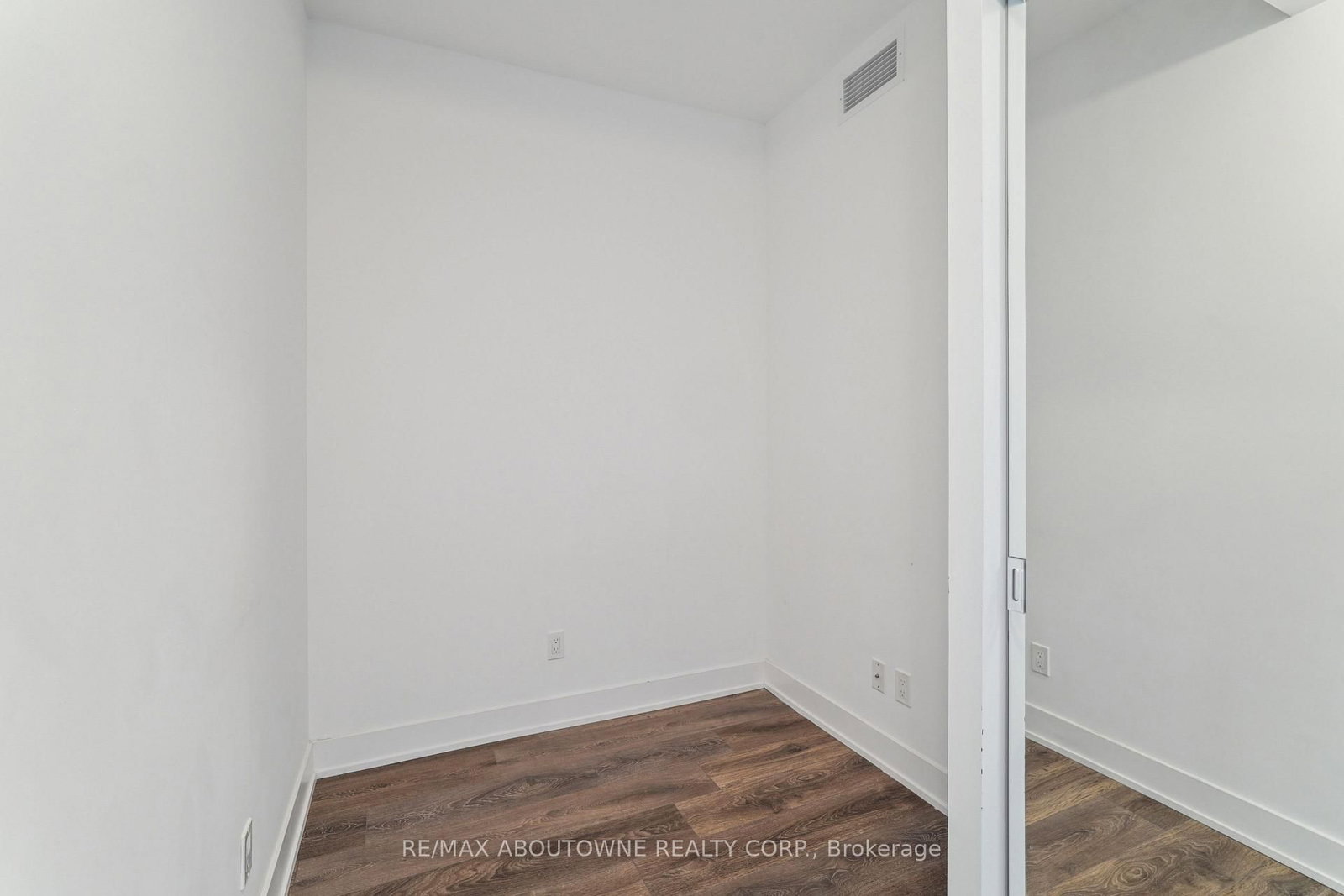 297 Oak Walk Oakville,ON L6H 3R6 — Photo 19
