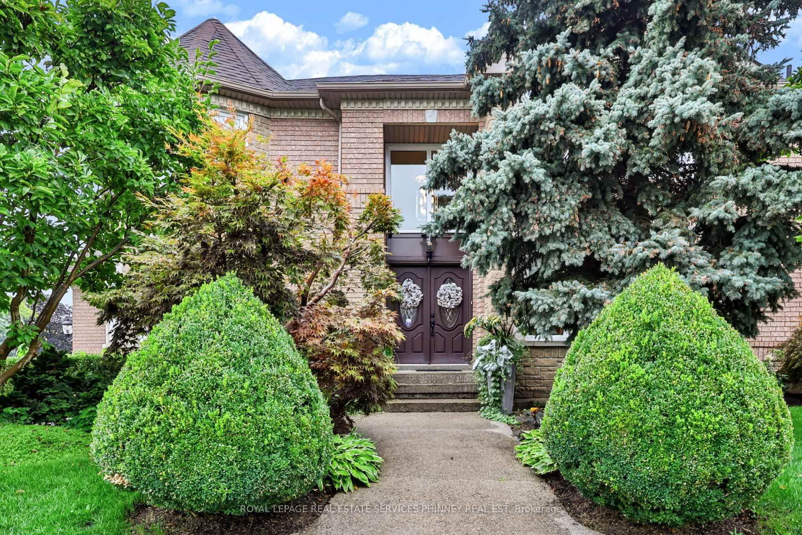 5563 Whitehorn Avenue • Mississauga, ON photo 2
