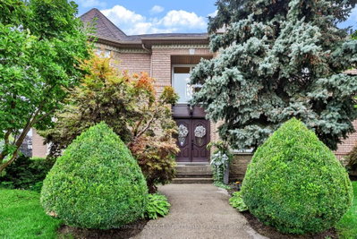 5563 Whitehorn Avenue • Mississauga, ON photo 2