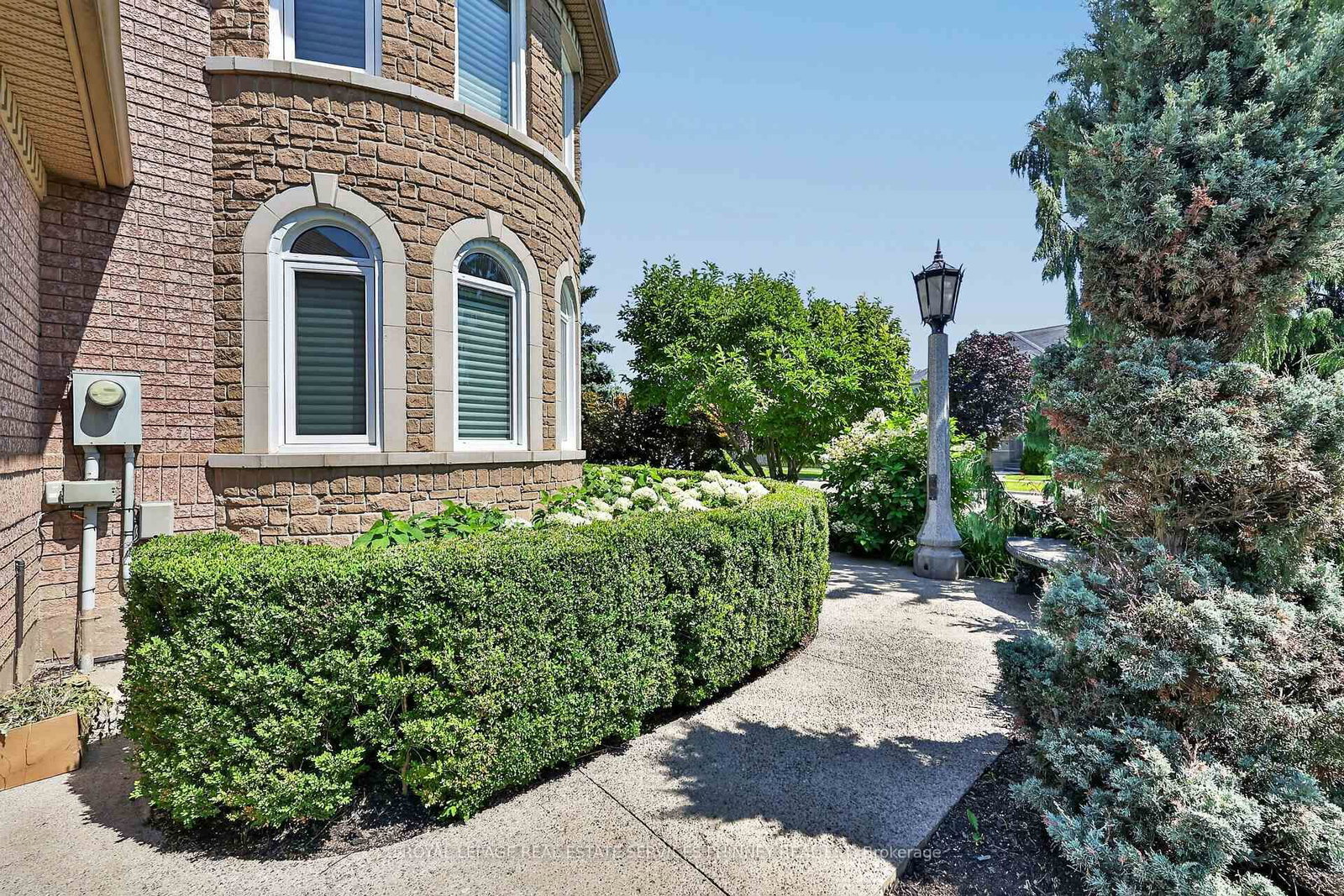 5563 Whitehorn Avenue • Mississauga, ON photo 4