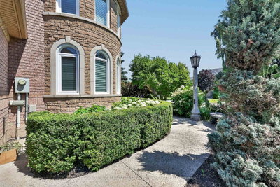 5563 Whitehorn Avenue • Mississauga, ON photo 4