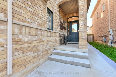 5641 Longboat Avenue • Mississauga, ON photo 3