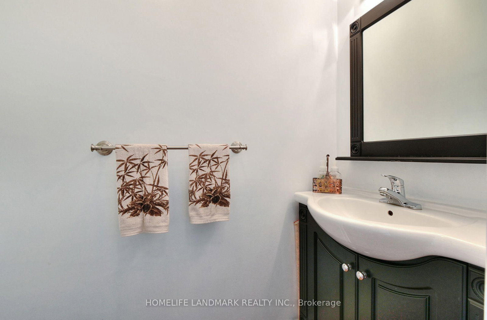 5641 Longboat Avenue • Mississauga, ON photo 5