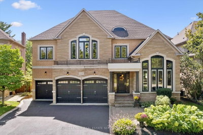 1036 Valley Crest Circle • Oakville, ON photo 2