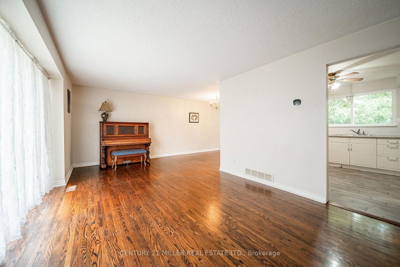 557 Trafford Oakville,ON L6L 3T4 — Photo 6
