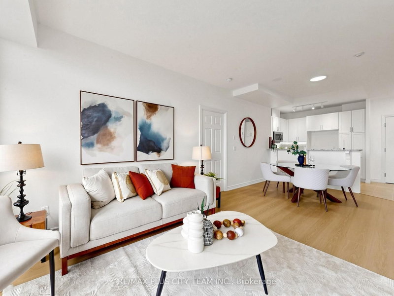 1009 - 1135 Royal York Road
