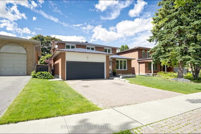 317 Paisley Boulevard W • Mississauga, ON photo 2