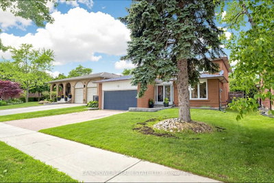 317 Paisley Boulevard W • Mississauga, ON photo 3