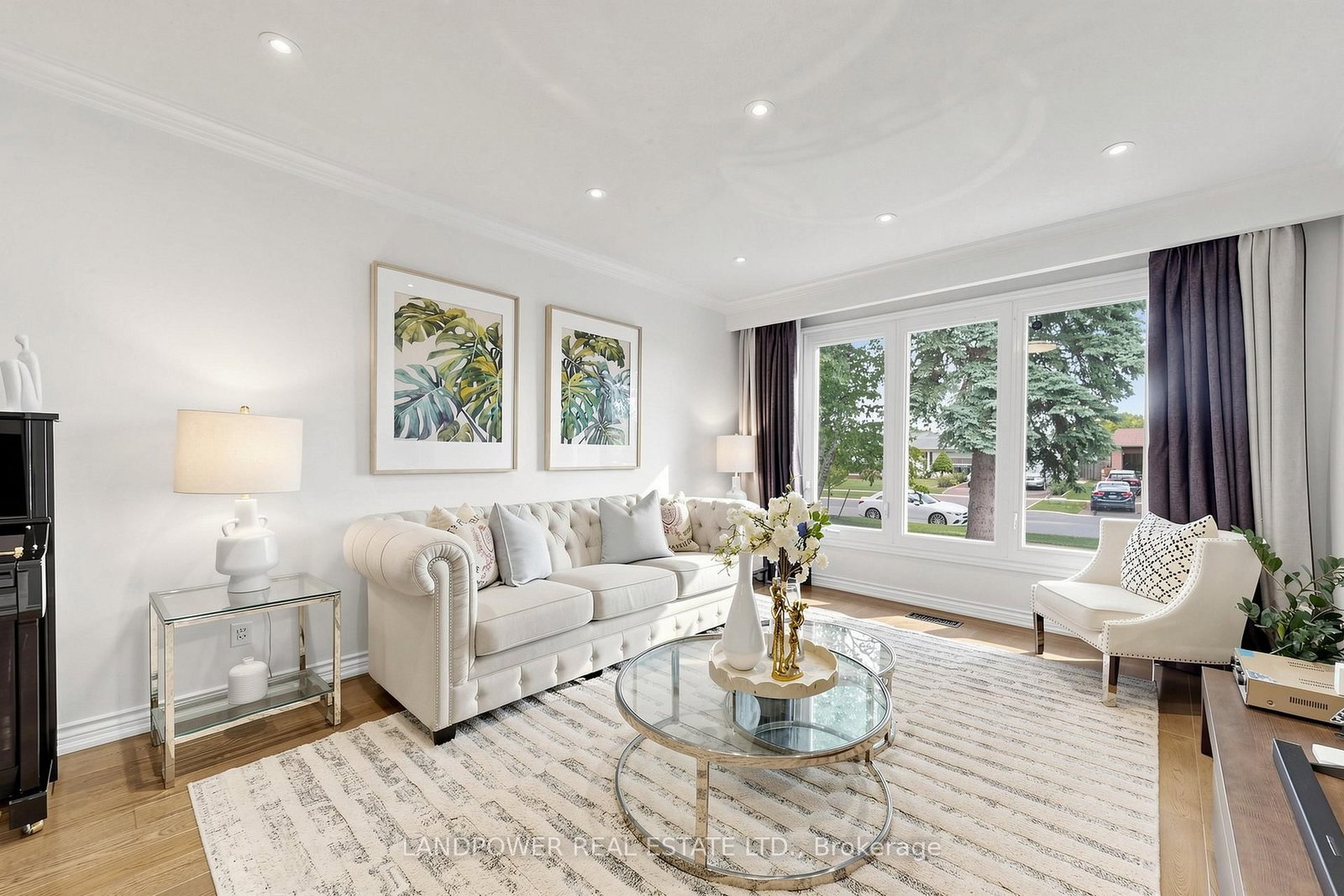 317 Paisley Boulevard W • Mississauga, ON photo 5