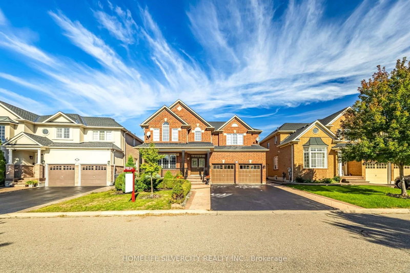 25 Van Hoof Crescent