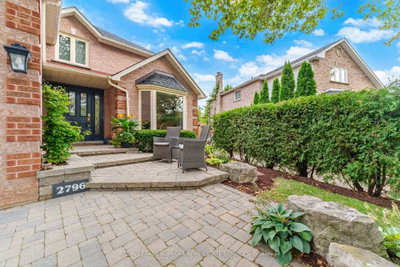 2796 Teak Crescent • Oakville, ON photo 2