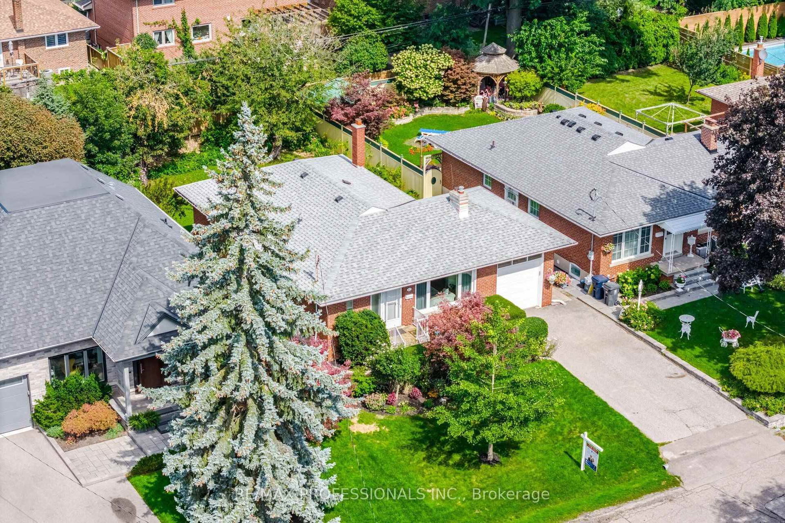 42 Cardigan Road • Toronto, ON photo 4