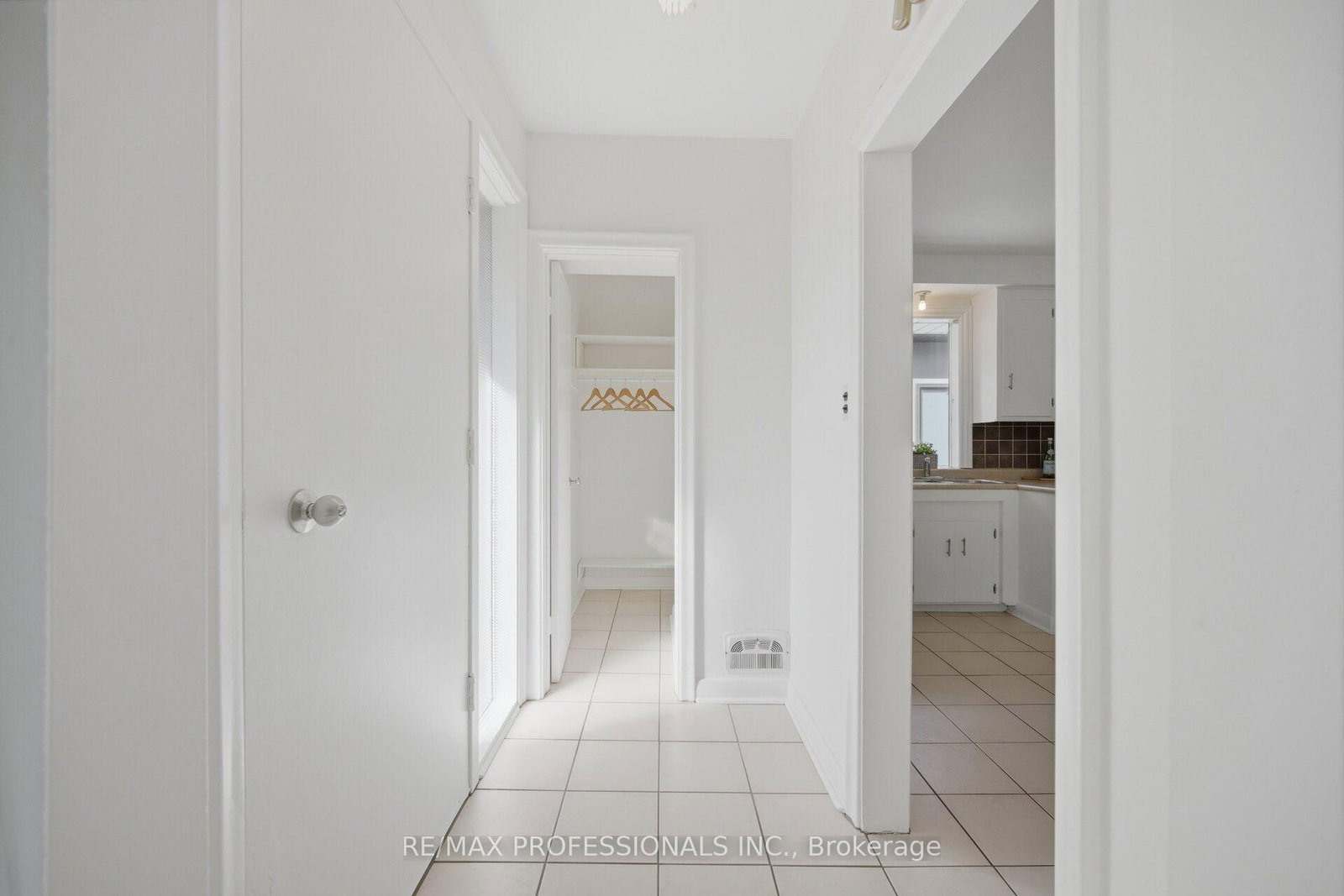 42 Cardigan Road • Toronto, ON photo 7