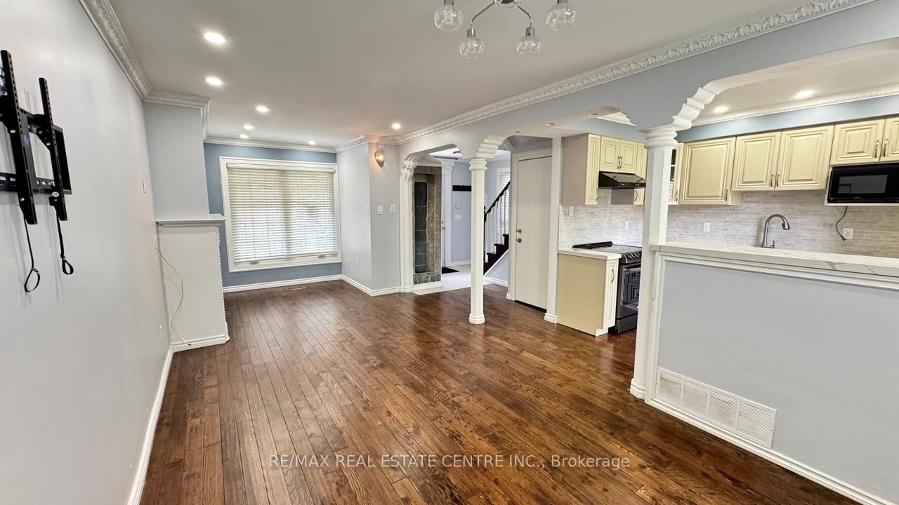 16 Nectarine Brampton,ON L6S 5Y9 — Photo 6