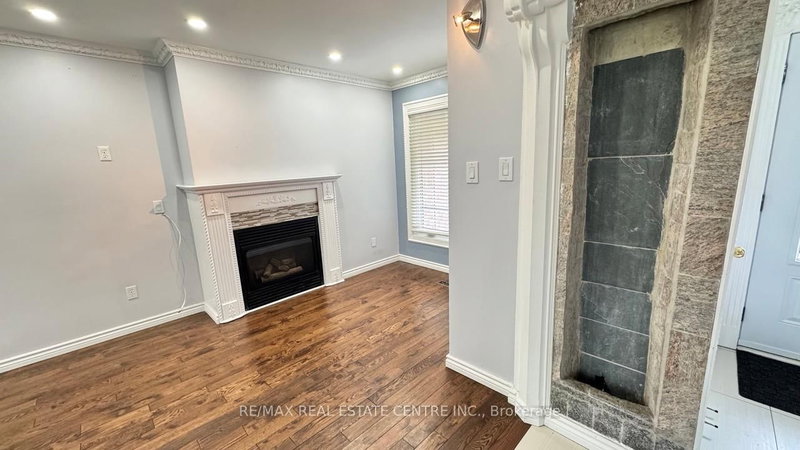 16 Nectarine Brampton,ON L6S 5Y9 — Photo 8