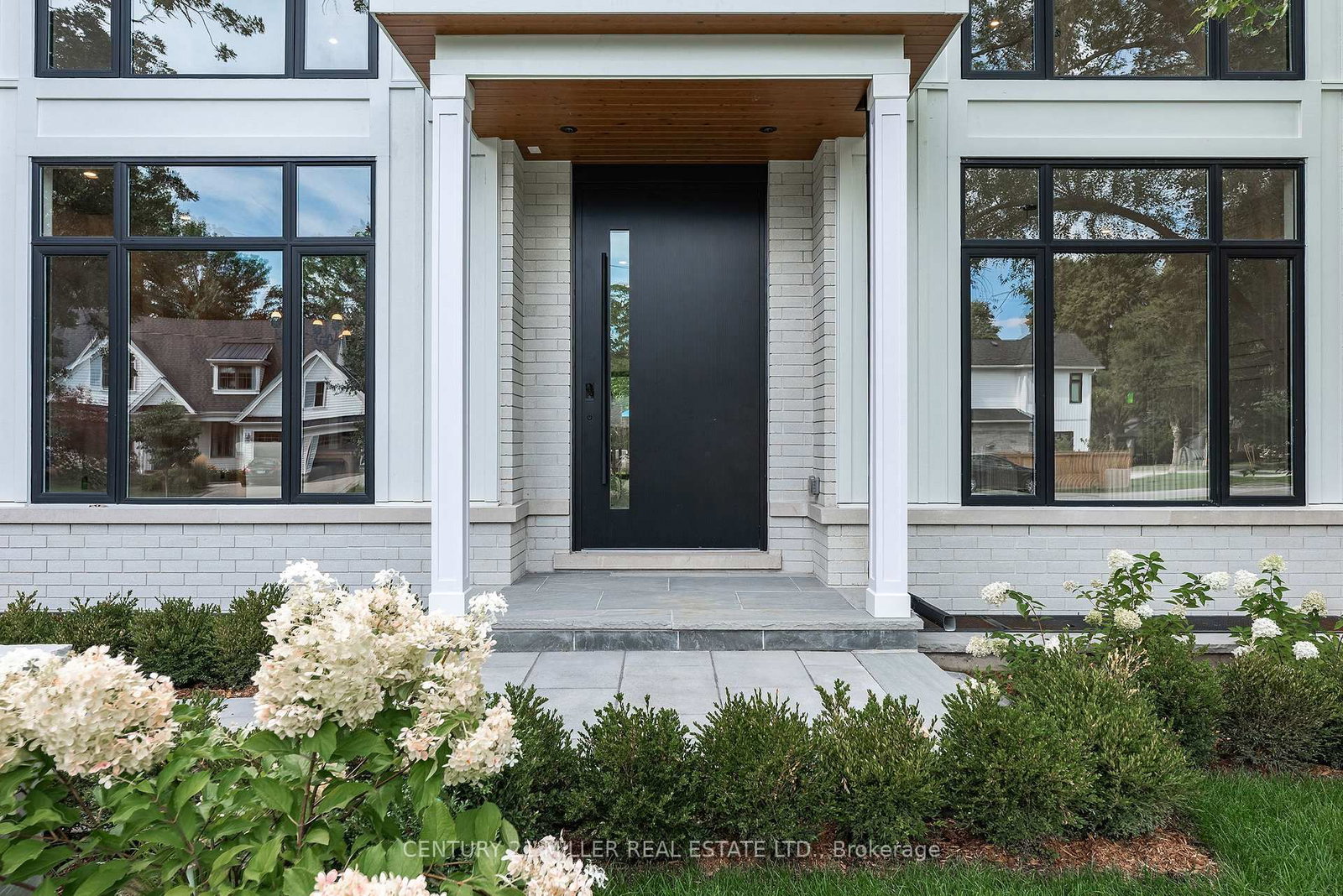 61 Highland Road • Oakville, ON photo 4