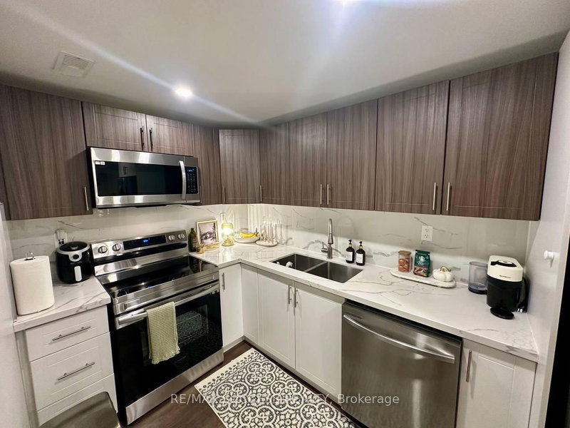 Lower unit - 566 Yates Drive