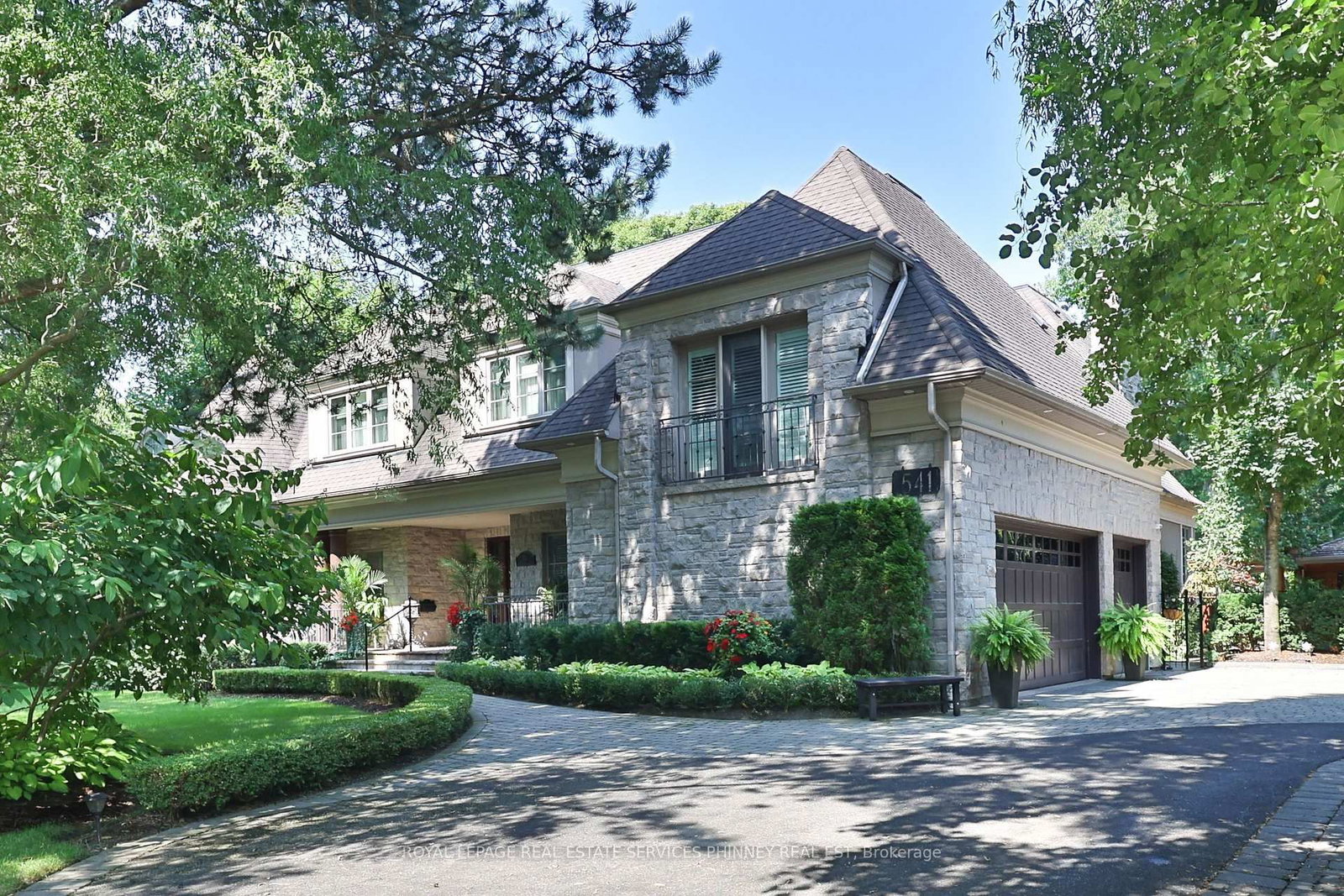 541 Arrowhead Road • Mississauga, ON photo 2