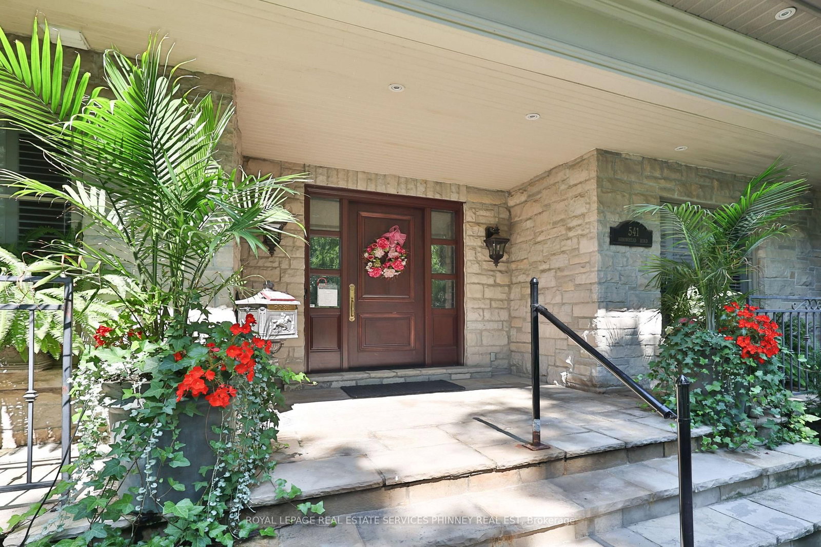 541 Arrowhead Road • Mississauga, ON photo 3