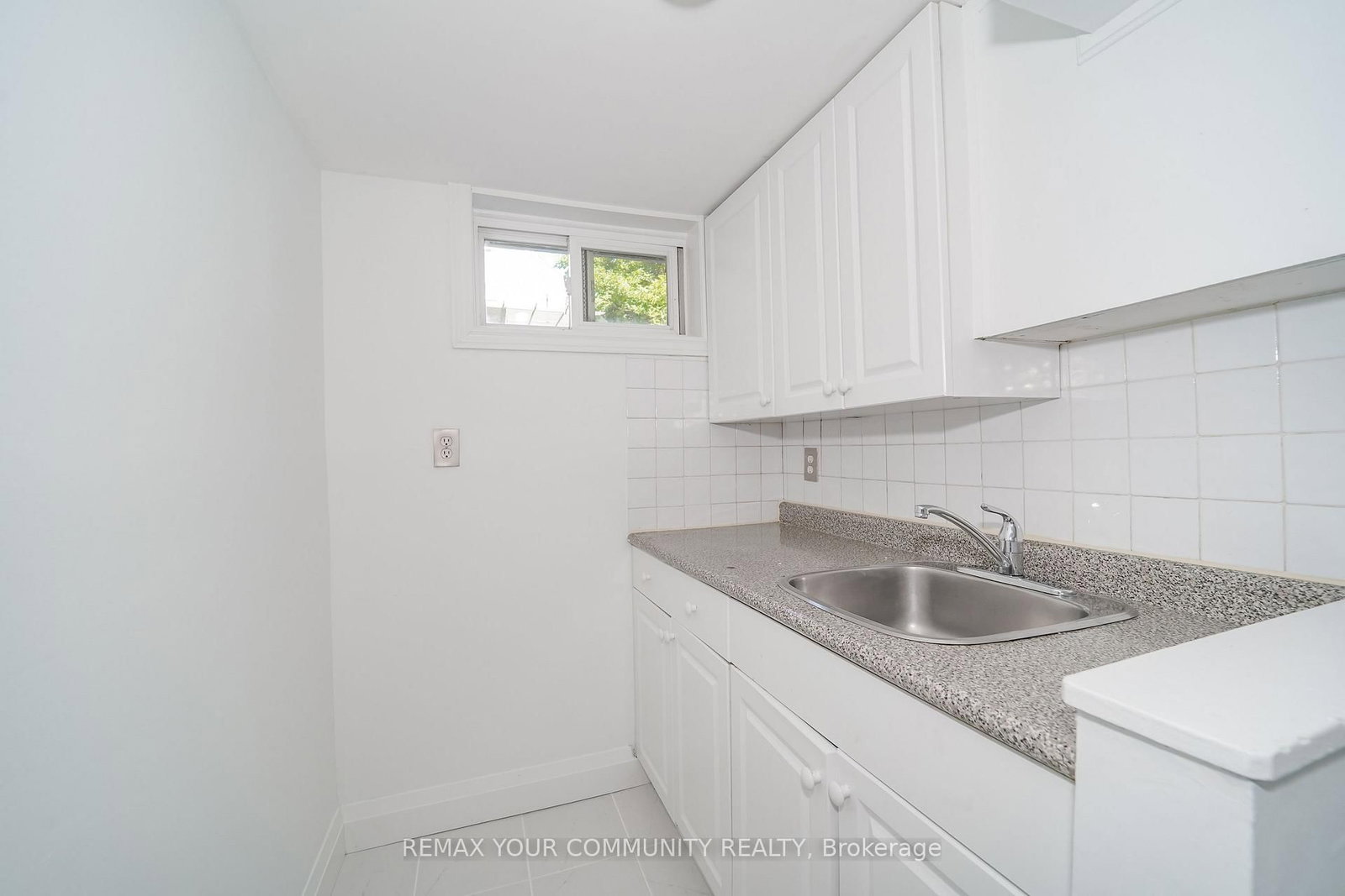 102 Hearst Circle • Toronto, ON photo 24