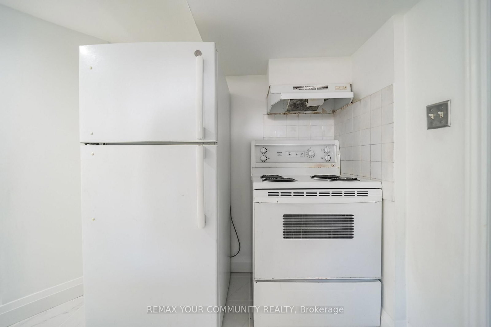 102 Hearst Circle • Toronto, ON photo 26