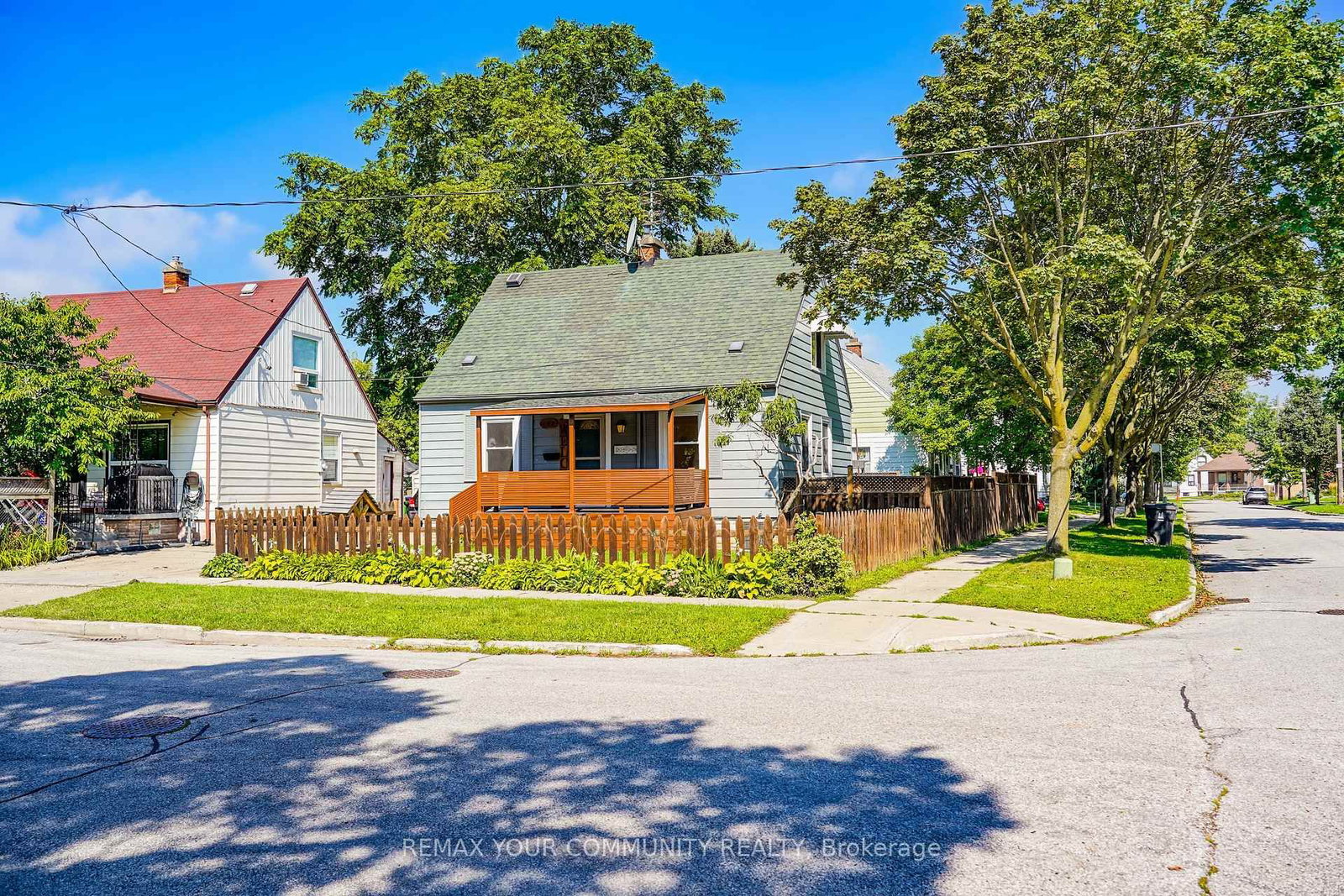 102 Hearst Circle • Toronto, ON photo 27