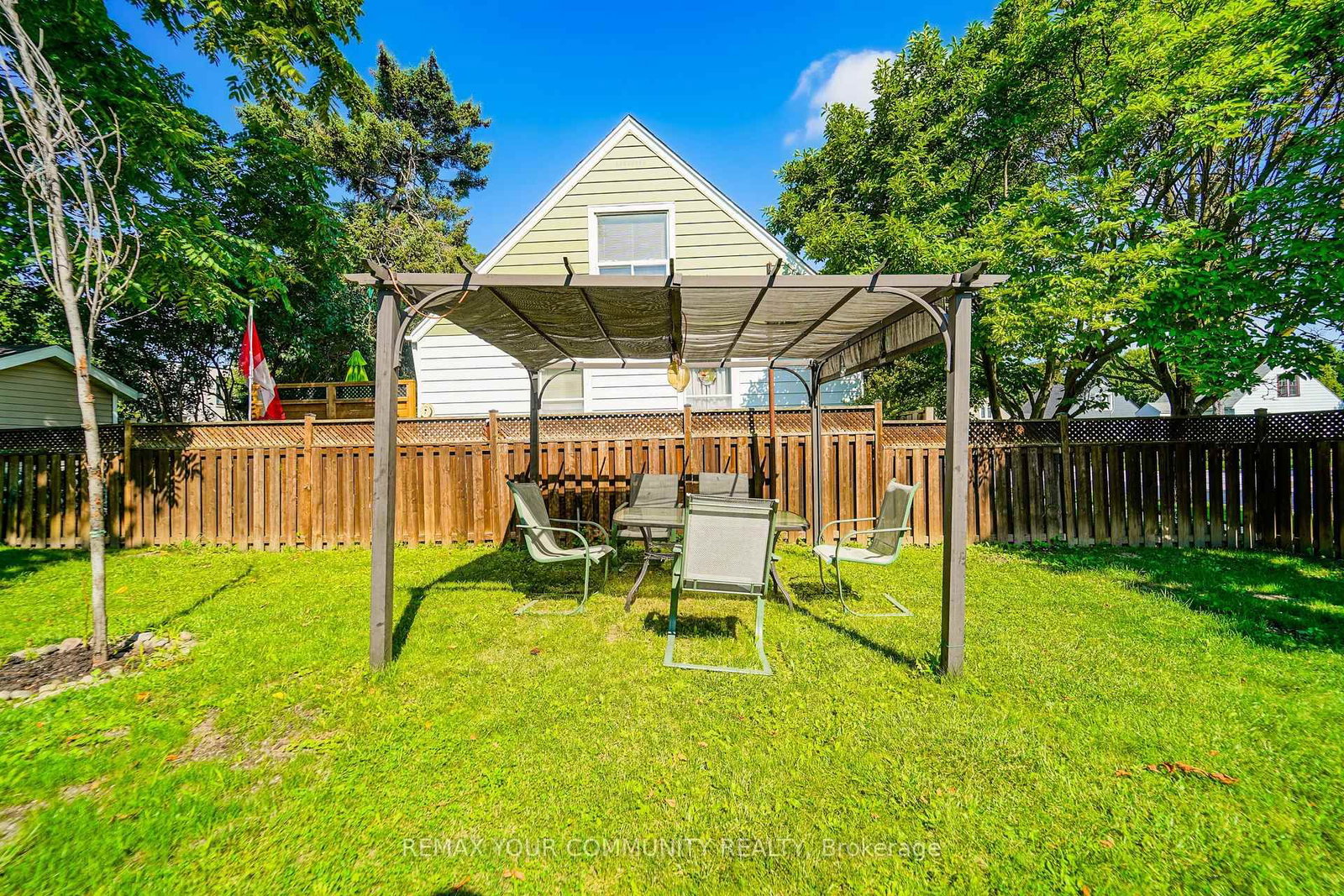 102 Hearst Circle • Toronto, ON photo 28
