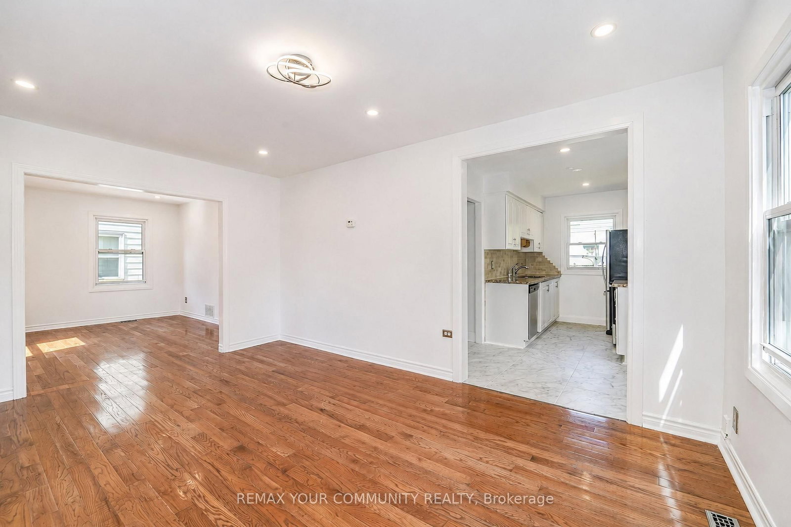 102 Hearst Circle • Toronto, ON photo 6