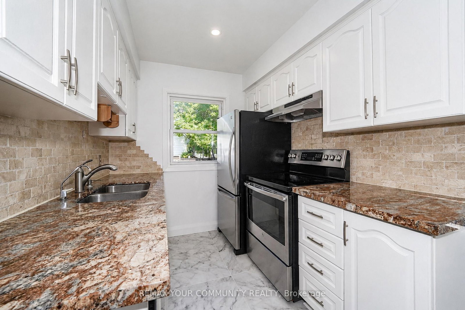102 Hearst Circle • Toronto, ON photo 8