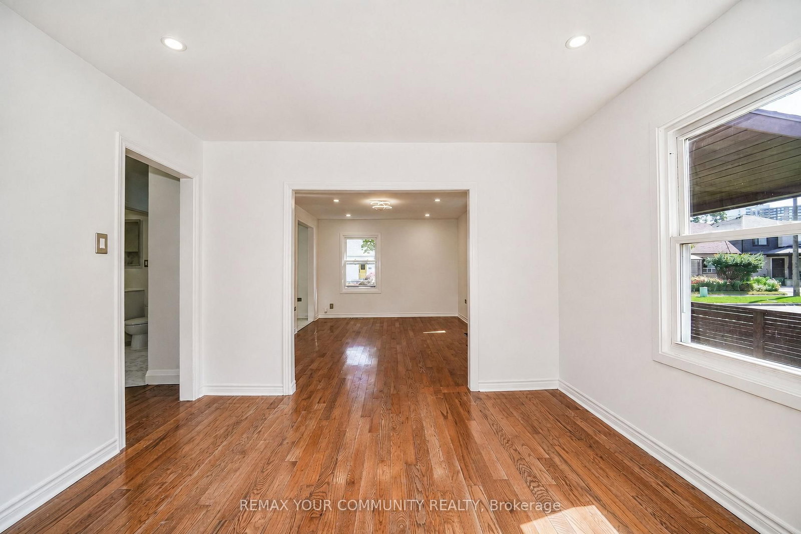 102 Hearst Circle • Toronto, ON photo 9