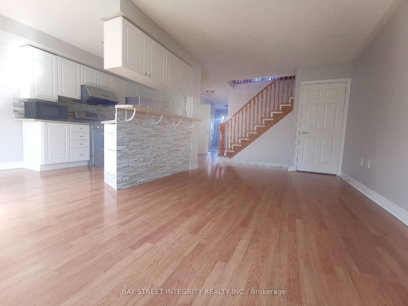 355 Ravineview Way