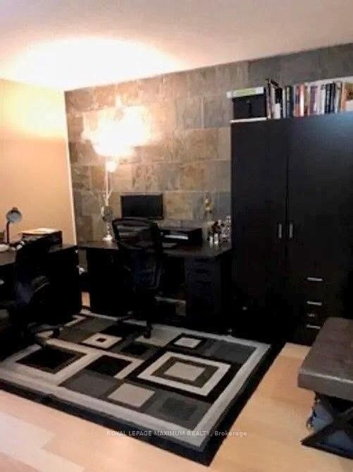 415 - 1040 The Queensway Avenue