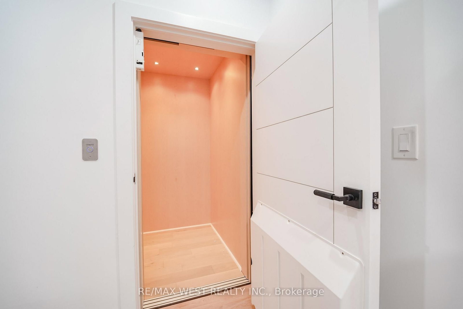 53 Celt Avenue • Toronto, ON photo 14