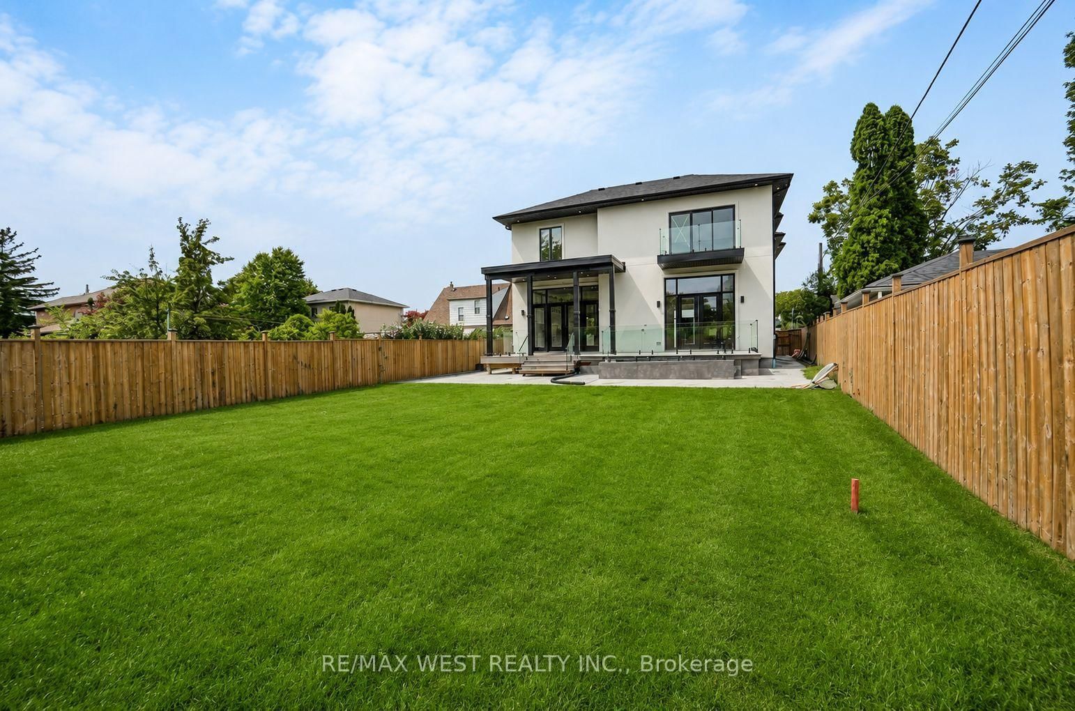 53 Celt Avenue • Toronto, ON photo 27