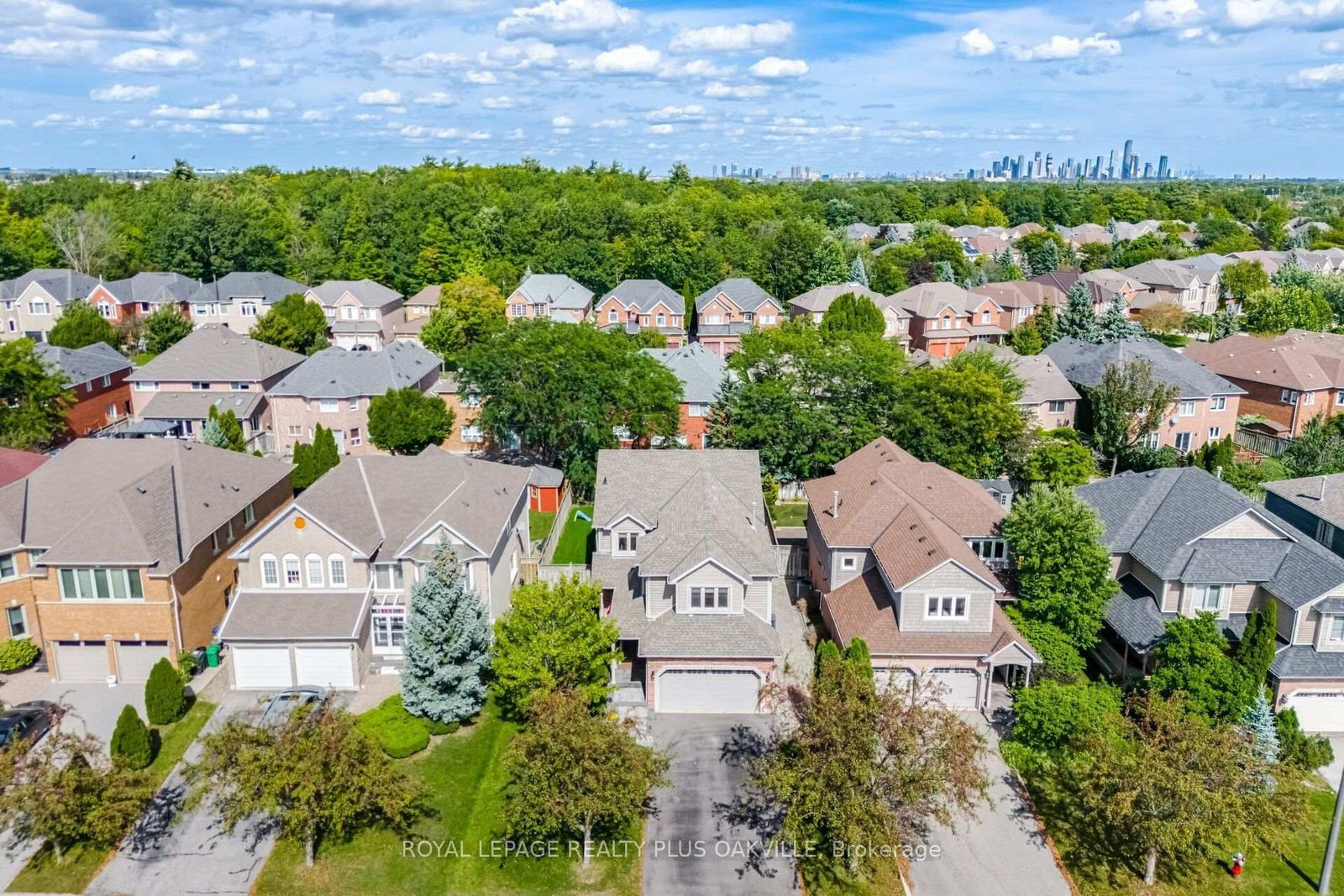 5431 Quartermain Crescent • Mississauga, ON photo 2